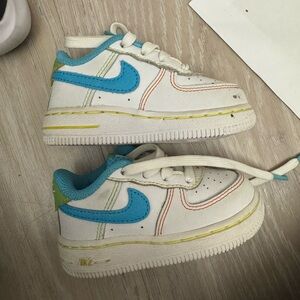 Nike Kids Sneakers in White and Blue